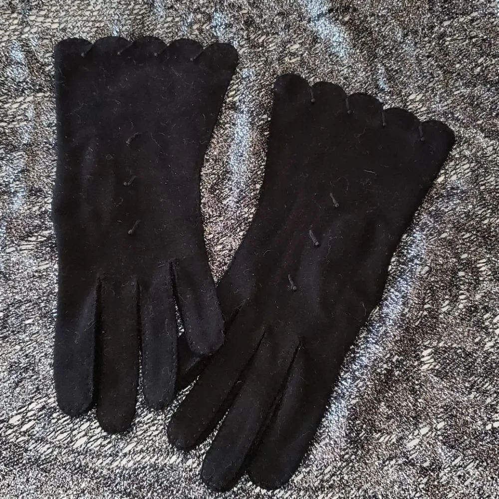 VNTG Black Soft Nylon Gloves